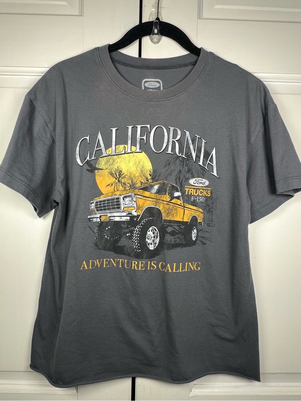 VTG Ford California Graphic Tee - Gray with Yellow Truck Size Medium